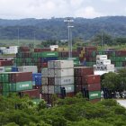 Vista del puerto de contenedores de Balboa a la entrada del Canal de Panamá, un paso importante para las exportaciones de América, en una fotografía de archivo.