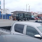 Presencia. Horas después del crimen, se observó la presencia de un grupo de militares en la vía principal.