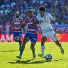 Jorge González (i) junto a su hijo Sebastián tras el título alcanzado por Liga de Quito en la Copa Sudamericana.