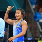 Lucía Yépez y su celebración tras sumar la quinta medalla de oro para el Team Ecuador.