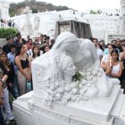 Turistas locales y extranjeros visitaron el cementerio Patrimonial.