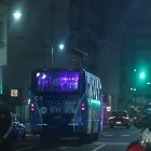 Inconveniente. Muchos vehículos transitan por las calles céntricas del Puerto Principal con ese tipo de luces, que distraen y ciegan a otros conductores.