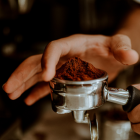 La cafeína tiene la capacidad de estimular y excitar el cerebro y el sistema nervioso.