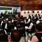 Tras la presentación de resultados de importantes capturas en la sede de la Dirincri, el ministro Vicente Romero se reunió con los oficiales que dirigen la investigación criminal en el país y les ratificó su respaldo.