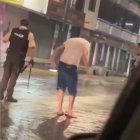 El exfutbolista Iván Kaviedes fue golpeado por la Policía.