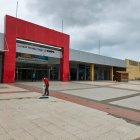 Pasajeros. Ayer, fueron varios los que postergaron sus viajes tras lo ocurrido. En el sitio hubo poca afluencia de personas. En la Península hay quienes evitan ya viajar en los buses, optan por otros servicios, en unidades más pequeñas, con más control, pero más costosas.