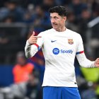 Robert Lewandowski poco o nada pudo hacer para sacar al Barca del abismo.