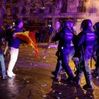 Madrid. Altercados tras la manifestación convocada contra la amnistía, frente a la sede del PSOE en Ferraz.