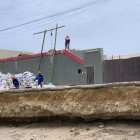 Vía.- La carretera Mar Bravo en Santa Elena está dañada.