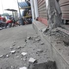 En un local de la avenida Casuarina quedó un orificio de unos 45 centímetros de diámetro a causa de un estallido