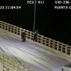 Caso. La noche del 6 de noviembre el ECU-911 registró un intento de suicidio en el puente de Gualo.
