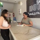 Reserva. Representantes de hospedajes recomiendan separar su habitación con una semana de antelación