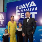 Lucho Velasco con su esposa e hijas.