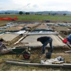 Un grupo de arqueólogos excavan en un área del yacimiento de Claterna, cercano a la actual ciudad de Bolonia.