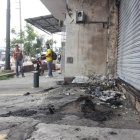 Los restos de metales quedaron en los exteriores de un local