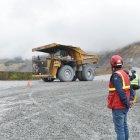 Camión que transporta material minero en el proyecto Mirador.