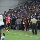 El duelo tuvo que ser detenido por alrededor de cinco minutos.