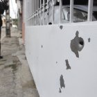 Los orificios producto de los proyectiles se evidencian en el exterior de una vivienda.