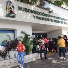 Trámites. Afiliados y familiares acuden a un centro de atención al usuario ubicado en el norte de Guayaquil.