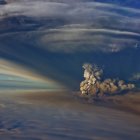 Imagen de archivo que muestra la erupción de un volcán en Islandia.