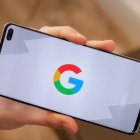 Marca.- En un celular se observa el logo de Google.