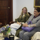 María de Lourdes Alcívar (izquierda) y Lavinia Valbonesi (centro) durante la reunión.