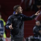 AMDEP470. BUENOS AIRES (ARGENTINA), 04/04/2023.- El entrenador de Independiente Martín Anselmi dirige hoy, en un partido de la Copa Libertadores entre Argentinos Juniors e Independiente del Valle (IDV) en el estadio Diego Armando Maradona en Buenos Aires (Argentina). EFE/ Juan Ignacio Roncoroni