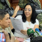 Roberta Zambrano, prefecta de Esmeraldas, en rueda de prensa.