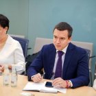 La futura canciller, Gabriela Sommerfeld, el presidente electo, Daniel Noboa, y la próxima ministra de Finanzas, Sariha Moya.