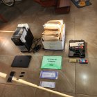 Evidencias. En los allanamientos se incautaron documentos, dinero, armas, entre otras cosas.