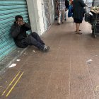 1.Calle. Es muy común observar a consumidores en las veredas de Guayaquil drogándose a plena luz del día.