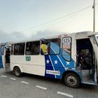 Pese a que en la avenida Guillermo Pareja hay personal de la ATM, nadie controla los buses ni se percata de cómo van los pasajeros.