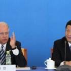 El presidente de Estados Unidos, Joe Biden (i), pronuncia un discurso acompañado de su homólogo chino, Xi Jinping (d), en una fotografía de archivo.