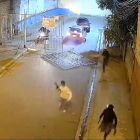 La mayoría de los individuos portaban armas de grueso calibre.