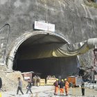 Imagen del túnel, en el estado norteño de Uttarakhand (India), en el que están atrapados 40 trabajadores desde el domingo 12 de noviembre de 2023.