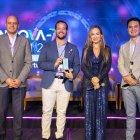 Claudia Ugarte, co-fundadora y directora ejecutiva de Innova-T Latam, junto a otros asistentes.