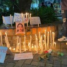 Luto. Estudiantes de la Facultad de Filosofía hicieron una vigilia y colocaron velas con mensajes para Abigaíl.