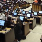 Nones. Lucio Gutiérrez se hace de rogar. Amy Gende y Ana Galarza le piden el voto para la tercer vocalía.