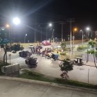 Los atacantes disparaban a los uniformados desde un vehículo y una motocicleta.