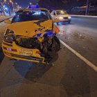 Consecuencia. Así quedó el taxi en que se movilizaban los sospechosos.