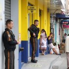 El robo se registró en el interior de un supermercado.