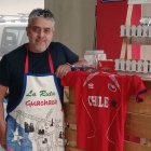 Jorge Esteban Vivanco decoró su panadería con los colores de Chile.