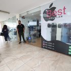 El personal de seguridad impidió el robo a un local de celulares