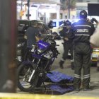 Los dos uniformados asesinados se movilizaban en una motocicleta.