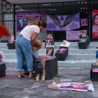 Madres de mujeres desaparecidas y asesinadas protestan en Tuxtla Gutiérrez, México, en mayo de 2023.