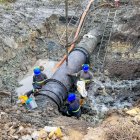 Reparación. Personal de Emapad durante la reparación del acueducto.