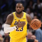 James pinta para MVP de la temporada actual. Se acerca mucho a promediar el triple-doble: 25.7 puntos 8.1 rebotes 6.6 asistencias.