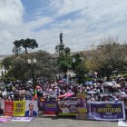 Simpatizantes de Daniel Noboa en la Plaza Grande.