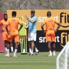 Dte Felix Sanchez dirige el entrenamiento de la selección previo al partido contra Chile, en la casa de la selección.