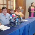 Segundo Solano (izquierda), presidente de la Asociación de Bananeros Orense.